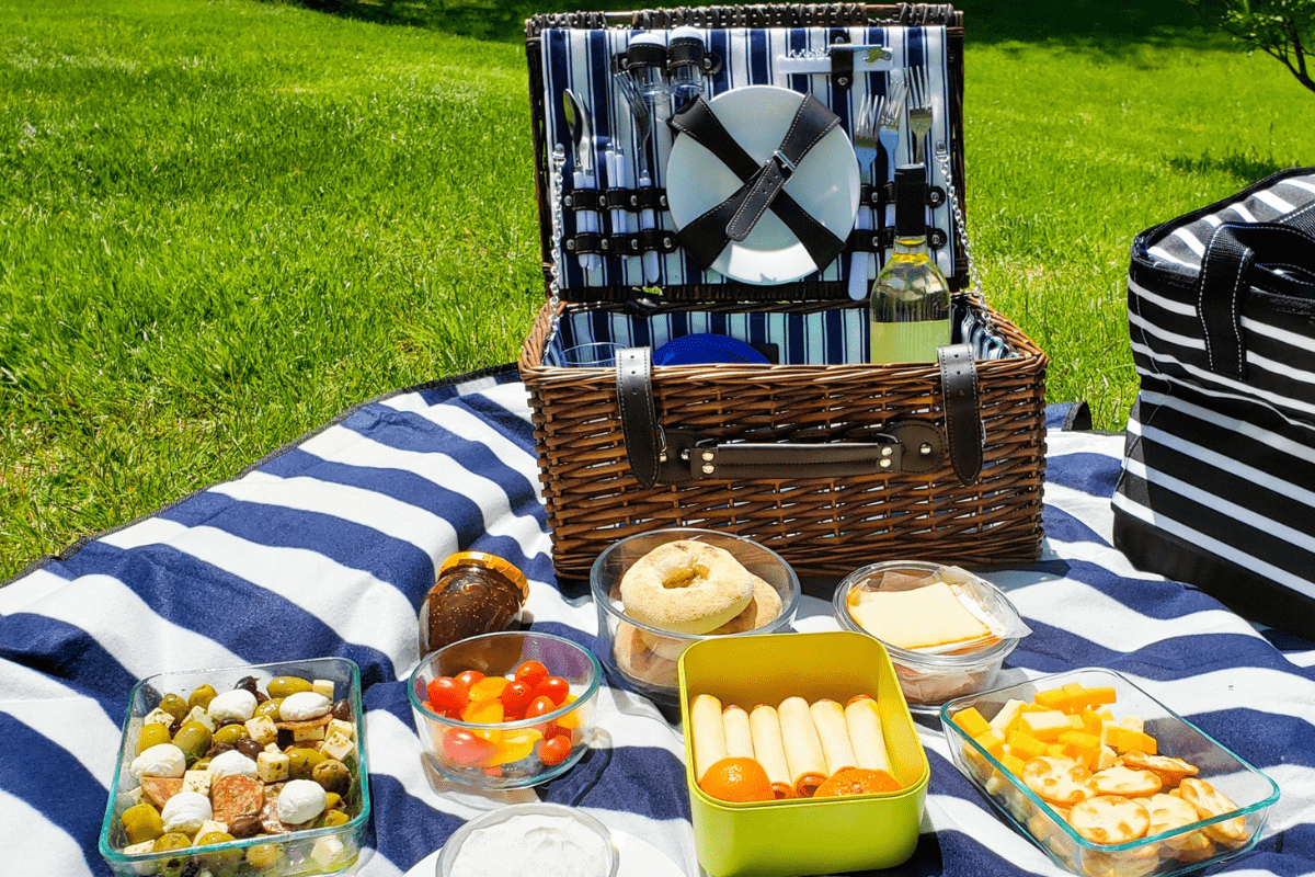 Celebrate the End of Summer with a Healthy Picnic on the Patio