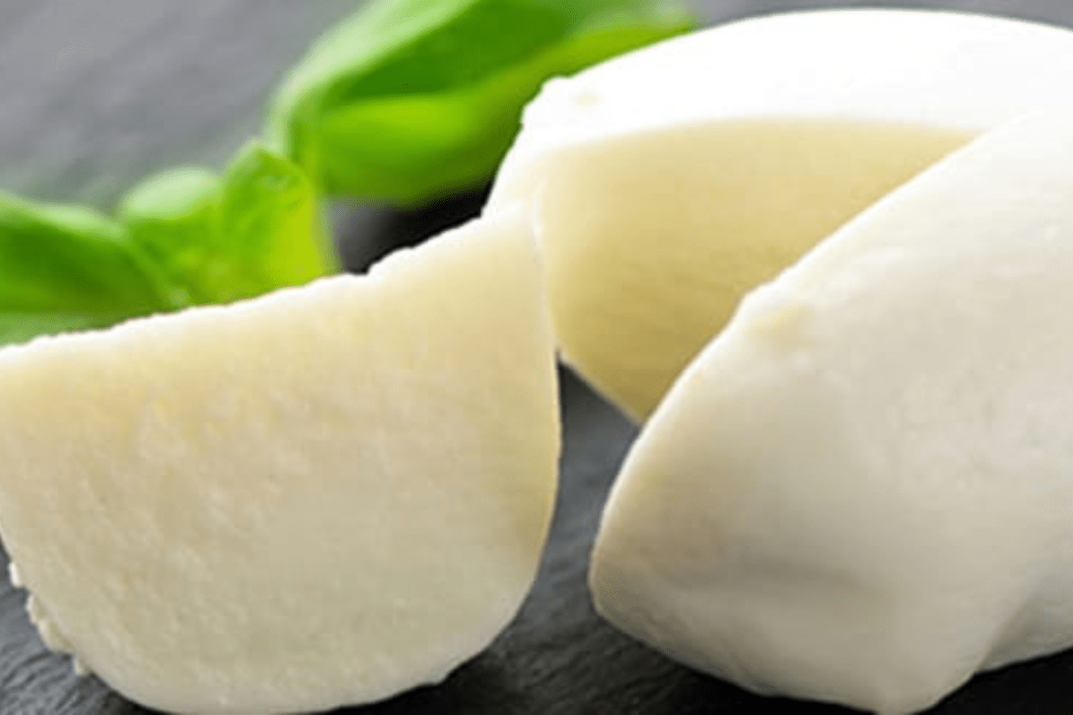 5 Tasty Low-Calorie Cheeses