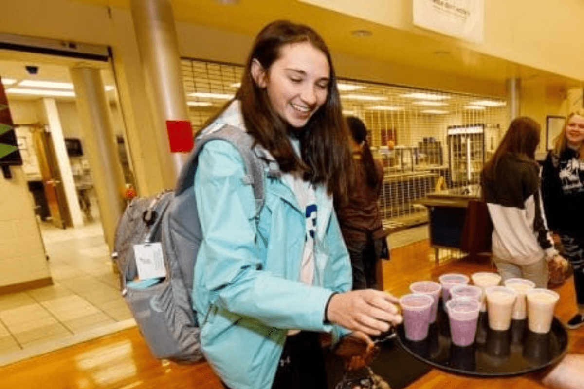 Saratoga Springs School Celebrates Farm to School Month with Smoothies for Students