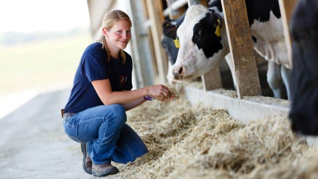 Health Professionals Get the Virtual Scoop on Dairy from a New York Farmer