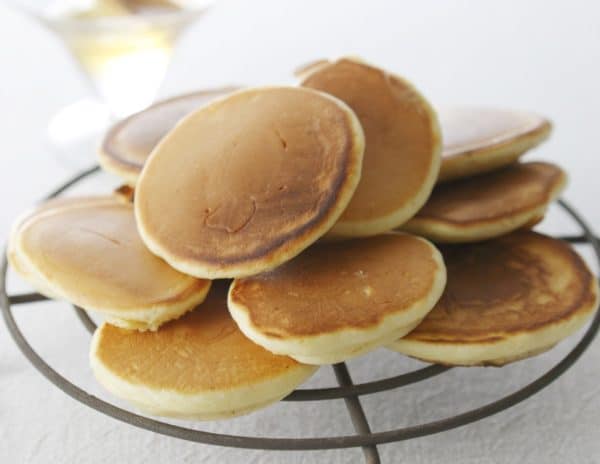 Breakfast – Mini Pancakes w Maple Yogurt Dip