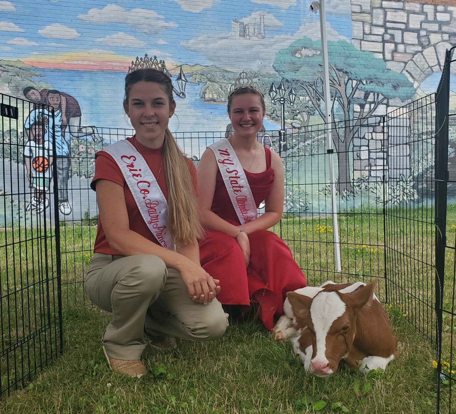 Buffalo Kids Get Milk from New York Dairy Princesses at Summer Meals Event