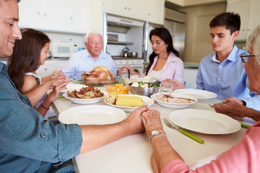 5 Maneras de Cómo Celebrar “Thanksgiving” al Estilo Latino