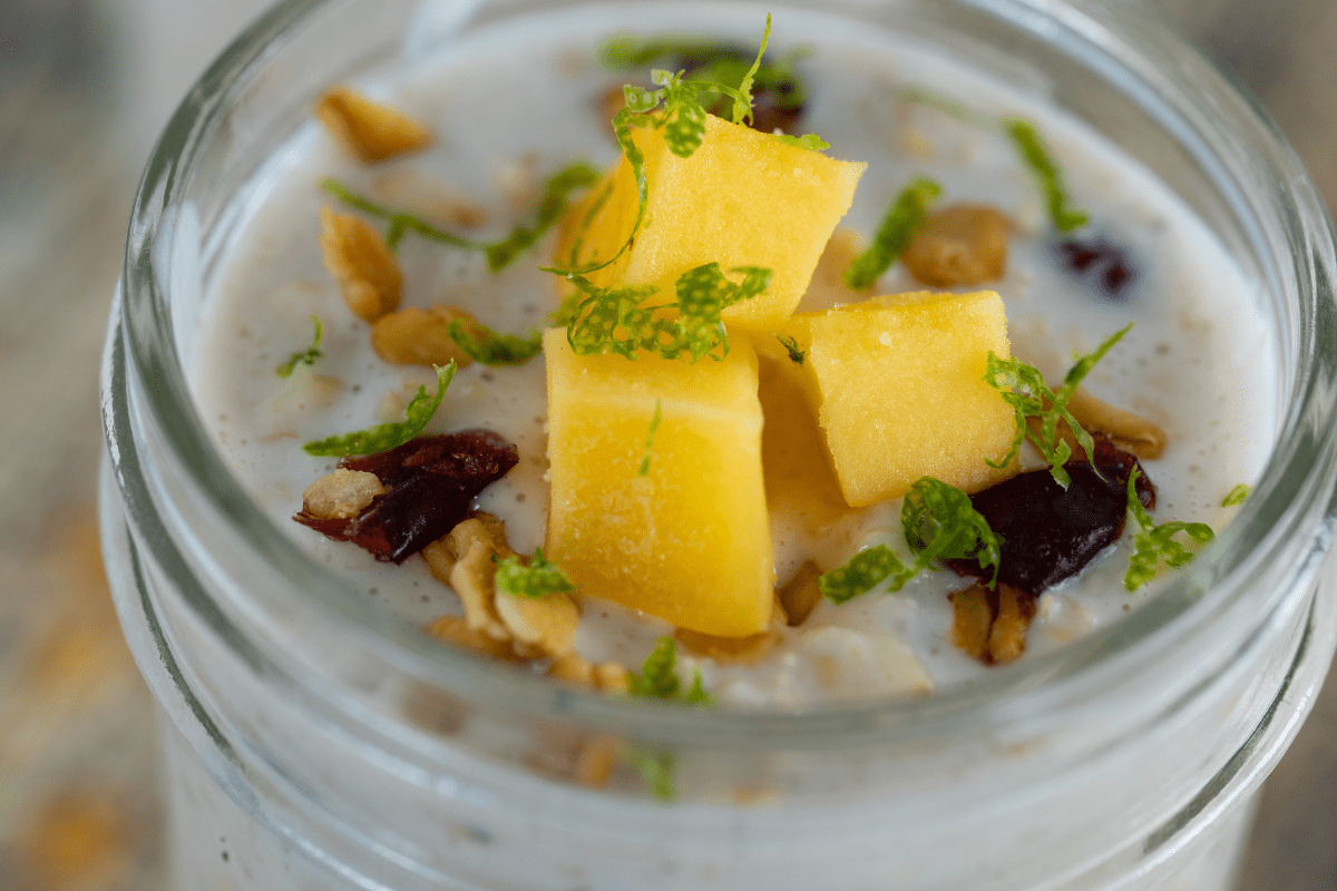 Breakfast – Overnight Vanilla Oats with Mango or Peach