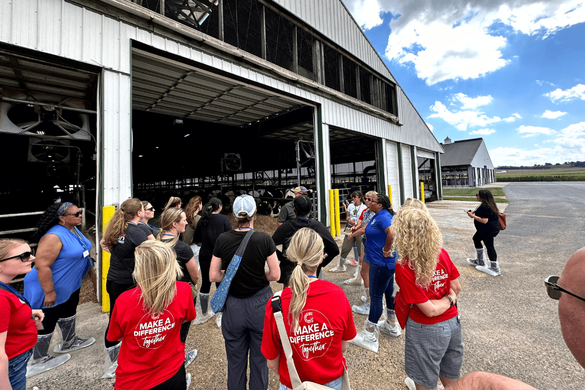 Retail Registered Dietitians Visit Dairy Farm to Discuss Sustainable Nutrition