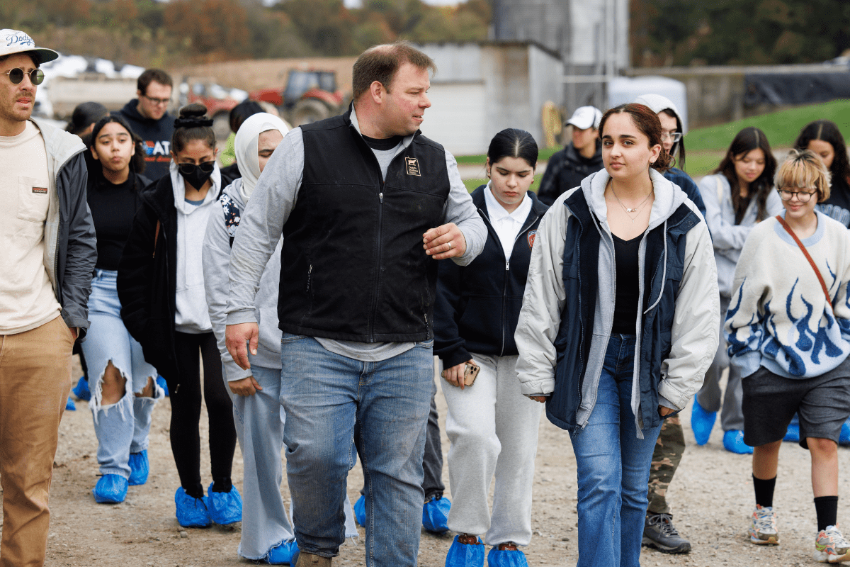 New York City Students Visit Dairy Farm