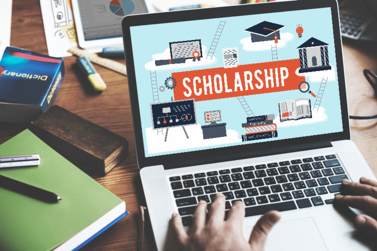 Former Dairy Promoters Receive Scholarships
